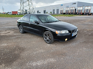 Volvo S60 2.4i (2 foto / 15)