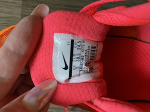 Nike (3 foto / 3)
