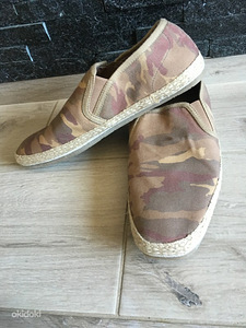 Слипоны Guess, размер 41-42 (3 фото из 3)