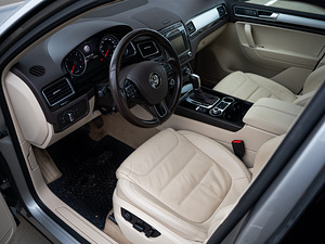 Volkswagen Touareg (11 foto / 14)