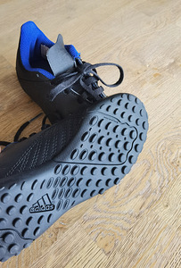 Adidas jalgpallisaapad (2 foto / 2)