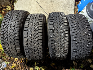 Mercedes valuveljed naastrehvidega 205/55 R16 (2 foto / 2)