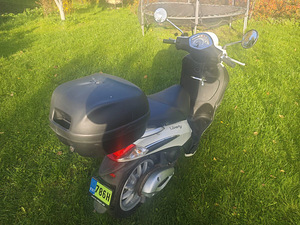 Мотороллер PIAGGIO LIBERTY (6 фото из 6)