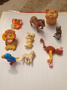 Kinder surprise mänguasjad ja muud väiked loomad.
