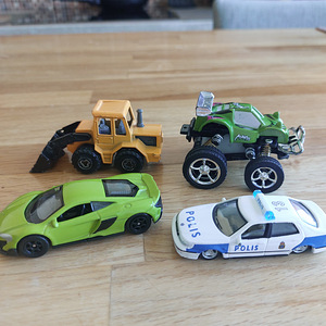 Laste väikesed autod