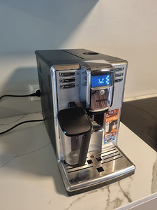 Кофемашина Philips LatteGo EP5333 (1 фото из 5)