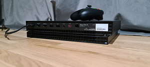 Võimsaim! Xbox One X 4K 1TB mängukonsooli komplekt + GTA V (6 foto / 7)
