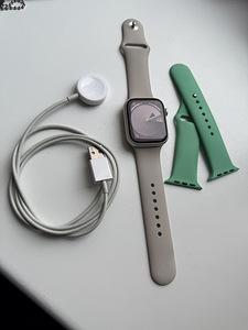 Apple watch series 8 GPS 45 mm Alu Starlight Sport (2 foto / 4)