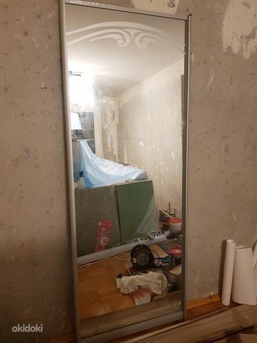 Зеркальная дверь (фото #1)