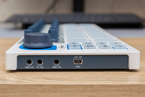 Arturia BEATSTEP MIDI/USB-контроллер (3 фото из 4)