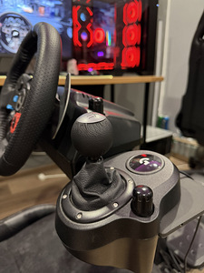 Logitech G29 + Playseat Evolution (4 фото из 5)