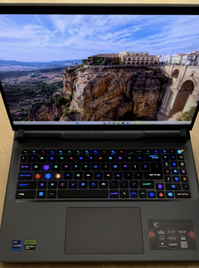 MSI VECTOR 16 HX A14VGG QHD 240Hz i9-14900HX RTX 4070 (1 foto / 8)
