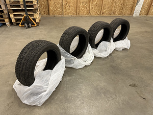 Шины Hankook Winter iCept iz2 225/45/R17 с шипами (5 фото из 5)