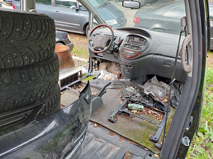 Toyota Previa varuosadeks (3 foto / 8)