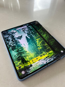 Samsung Galaxy Fold5 512 (2 foto / 6)