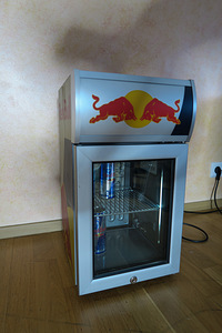 Red Bull KÜLMIK / MINIBAAR / JAHEKAPP (3 foto / 3)
