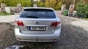 Toyota Avensis (5 foto / 10)
