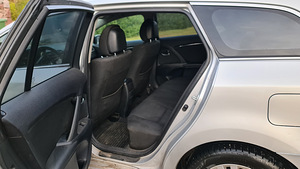 Toyota Avensis (10 foto / 10)