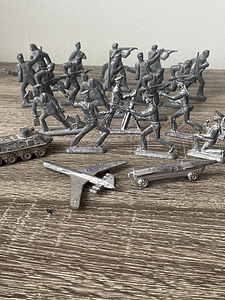 Оловянные игрушки солдатики ,винтаж СССР