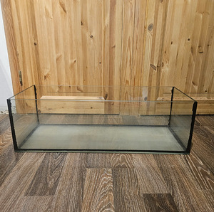 Terraarium klaasist pikkus 80, laius 30, kõrgus 25 cm (1 foto / 1)