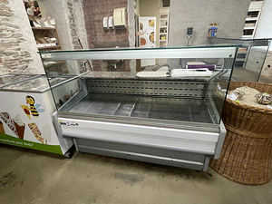 Продам холодную витрину (1 фото из 2)
