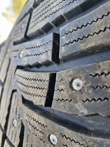 Müüa talverehvid Nexen 275/45R20 (4 foto / 5)