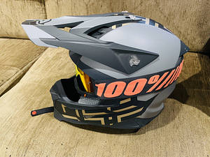Acerbis X-Racer VTR kiiver (L 58-60) + 100% Accuri 2 sõidupr (3 foto / 4)