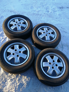 ЛИТЫЕ ДИСКИ AUDI, FORD 15"4X108 ЛЕТНИЕ ШИНЫ (1 фото из 3)