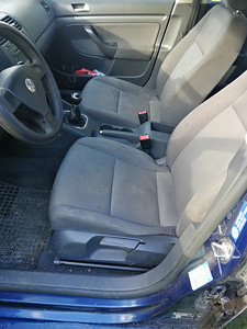 VOLKSWAGEN JETTA 1,6 75 KW. 2006.г. (5 фото из 9)