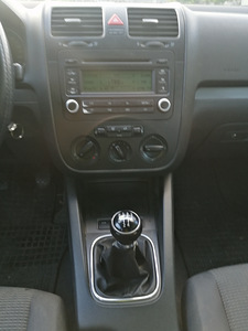 VOLKSWAGEN JETTA 1,6 75 KW. 2006.г. (7 фото из 9)