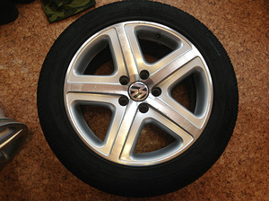 Volkswagen Touareg Atheo veljed rehvidega r19 (2 foto / 2)