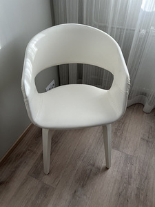 Ära anda söögilaud ja 2 tooli (2 foto / 6)