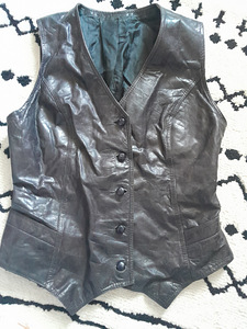 Nahkvest