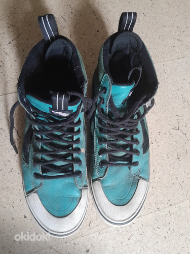 Vans tossud