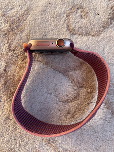 Apple Watch Series 4, 40mm (5 foto / 6)