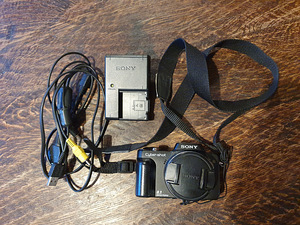 Sony Cyber-Shot DSC-H10 (10x Optical Zoom) (3 foto / 3)
