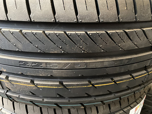 225/55R17 (3 фото из 3)