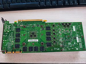 MSI GeForce GTX 770 ja NVIDIA Tesla K20x (1 foto / 5)