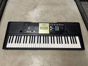 Yamaha YPT220 süntesaator (1 foto / 2)