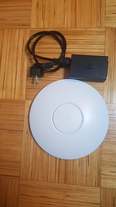 Ubiquiti Unifi AP PRO (1 foto / 3)