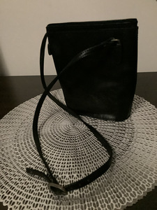 Маленькая черная сумка