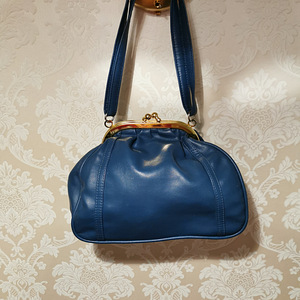 Красивая голубая сумка