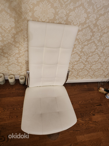 Белый стул (фото #2)