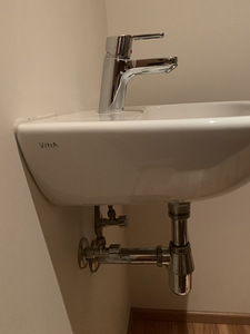 Valamu Vitra + Kludi segisti + sifoon (2 foto / 2)