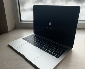 MacBook Pro (2017, 13", 256GB, два thunderbolt 3 порта) (3 фото из 7)
