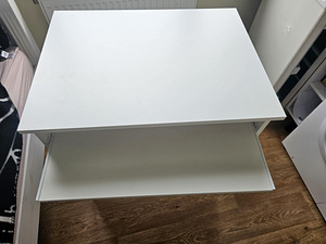 Uus valget värvi kompaktne väike arvutilaud või kirjutuslaud (2 foto / 5)