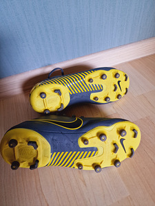 Футбольные бутсы Nike (3 фото из 3)