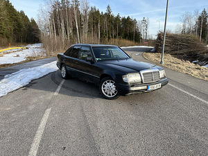 Mercedes-Benz 300D TURBO (6 foto / 12)
