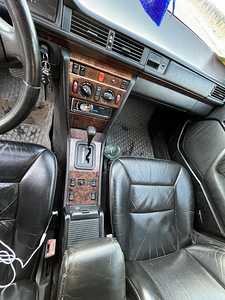 Mercedes-Benz 300D TURBO (12 foto / 12)