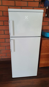 KOMPAKTNE ELECTROLUXI KÜLMIK, KÜLMIK (2 foto / 3)